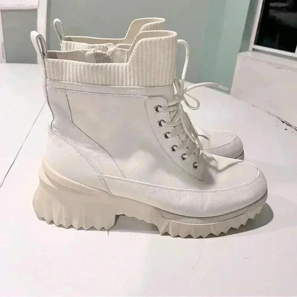 Nurture Shoes - Nurture Whitney Water Resistant Leather Lace-Up Lug Sole Platform Boots‎